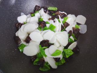 13、木耳炒山药,翻炒30秒