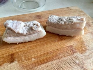 16、给回锅肉找个伴儿➕回锅豆腐回锅肉,捞出放凉