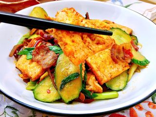 44、给回锅肉找个伴儿➕回锅豆腐回锅肉,黄瓜脆嫩，咸鲜味美，大家也做来试试看吧