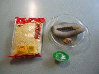 1、海参小米粥,食材:糯小米、海参、姜、浓汤宝。