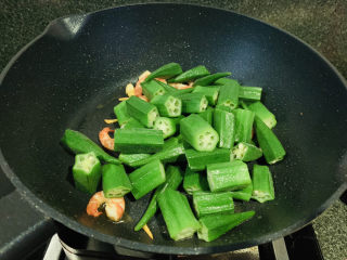 13、秋葵炒虾仁,加秋葵