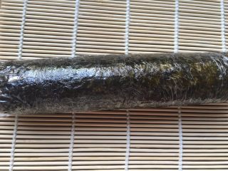 15、简单原味寿司,卷紧