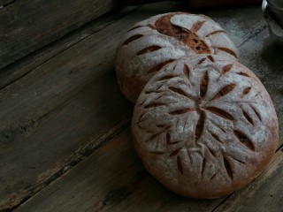 1、红酒果料面包,先看看成品图吧~