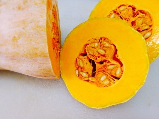 1、#最爱包子#+仿真小南瓜豆沙包,取南瓜