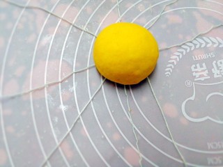 17、#最爱包子#+仿真小南瓜豆沙包,把面团放上去