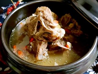 12、清炖枸杞羊肉汤,成品