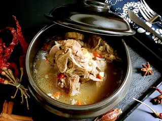 13、清炖枸杞羊肉汤,成品