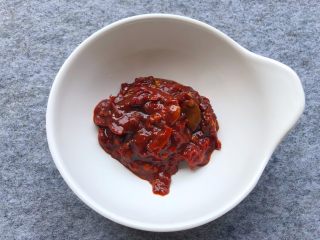 3、花样茄子,郫县豆瓣酱30g