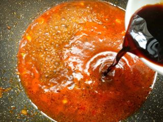 12、花样茄子,倒入20g生抽