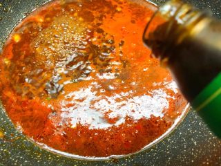 13、花样茄子,放入8g蚝油