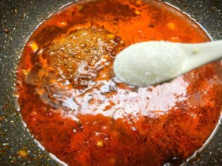 16、花样茄子,放入5g白糖