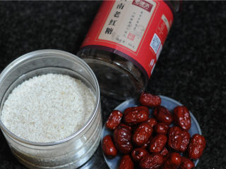1、红糖甑糕,所有的食材准备好