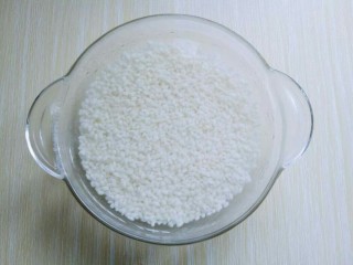 3、#甜味##简单的零食#糯米糖藕,糯米提前冷水泡4小时以上。(糯米一定要提前泡)