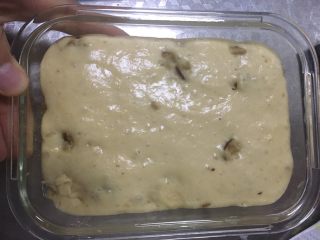 11、#宝宝辅食#彩色香甜红枣发糕,发酵好的状态，一定要发酵两倍大，要不然肯定会失败的