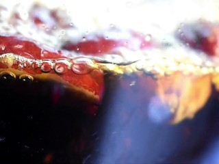 10、红枣桂圆茶,然后将红糖加进去。根据自己口味来放