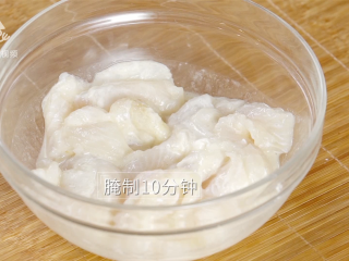 7、教你在家做酸菜鱼，这酸爽简直不敢相信！,腌制10分钟