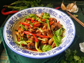 13、下饭又下酒的辣椒酱爆鸡心,下饭又下酒,超级鲜嫩香辣的鸡心出锅了!