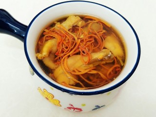 14、虫草花田七粉老母鸡汤,想让孩子长高高的粑粑麻麻，经常煲点这个汤来给孩子们吃吧！增强免疫能力还能增高的虫草花田七粉老母鸡汤！你们学会了吗？