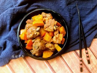 12、南瓜排骨煲,盛出。