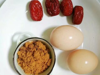 1、红枣鸡蛋汤,准备食材。