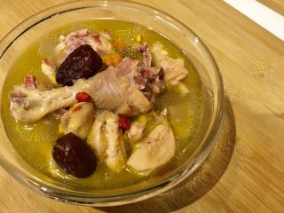 10、榴莲炖鸡汤,盛一碗出来