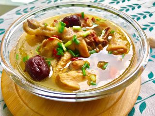 12、榴莲炖鸡汤,加葱 有清香味，不油腻