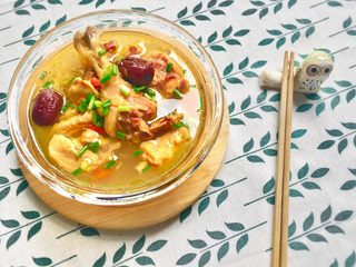 13、榴莲炖鸡汤,偶尔炖个鸡给自己和家人补补吧????