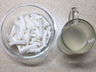 7、沙参玉竹椰子鸡汤(附开椰子方法),以上属于个人开椰子经验。如果条件允许的话还是买的时候叫商家帮你开。自己开的话就是想吃再开。