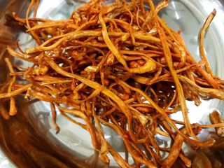 7、花胶虫草花乌鸡汤,虫草花洗净