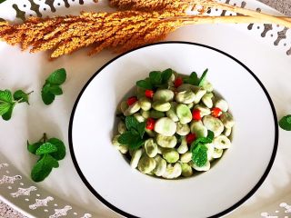 17、素炒薄荷蚕豆,素炒薄荷蚕豆清淡适宜，薄荷清凉，蚕豆软糯，口感微辣，非常独特~