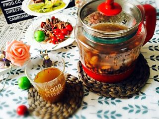 4、养生壶瘦身排毒养颜汤,煮好、开始享受吧，这个饮品我已经喝了好几年了、确实不错、今天和喜欢的亲们分享一下