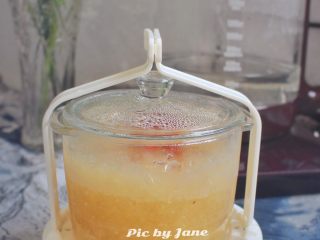 11、姜汁冰糖炖燕窝,燕窝炖好了,取出炖盅