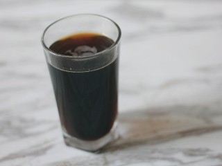 2、红糖燕麦窝头,冲一杯红糖水，红糖的用量没有要求，喜欢甜一些就冲浓一点，反之就淡一点。