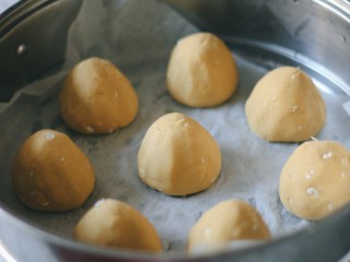 13、红糖燕麦窝头,水热后放入锅中，蒸15分钟即可。