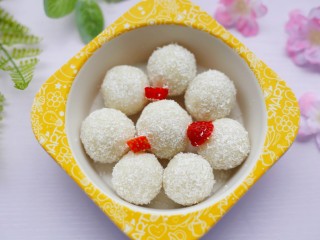 12、酸酸甜甜的奶香草莓????山药球,成品。