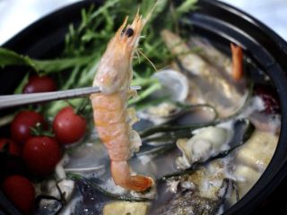 22、蔬菜海杂拌火锅????,鲜美无比又营养丰富的海鲜火锅诱惑到你木有