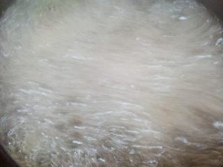 4、一碗汤 滋补鸡纵菌老鸡汤,大火煮开后转中小火，煲两个小时左右.