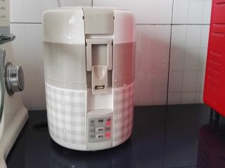 6、红枣小米粥  ,插上电源，按定时键4次，灯10、30都亮，表示煮粥时间为40分钟。