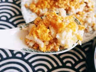 22、赛螃蟹——不是螃蟹，胜似螃蟹,可能很多小伙伴同我一样也不太爱吃姜，但正是姜和鸡蛋的碰撞产生了奇妙的味觉反应产生了蟹味，姜以早已不是曾经的它了，就请忽略掉它的存在吧！