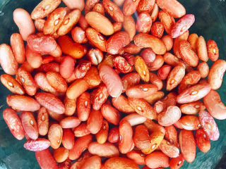 5、烤牛肉粒,泡好的花腰豆