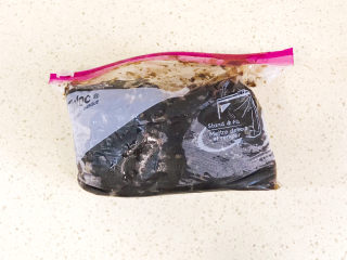 1、山药红枣糕,提前熬制了红枣泥