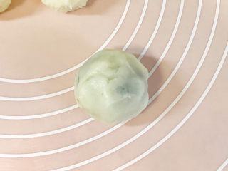 12、山药红枣糕,放在案板上，团圆