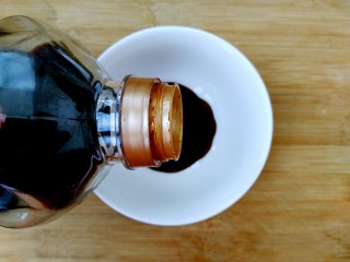 6、三汁杏鲍菇,生抽20ml。