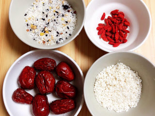 7、红枣南瓜粥,所有食材洗干净。