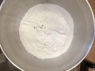 1、红枣面包,除了黄油外所以材料混合均匀