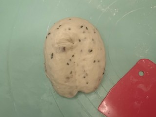 11、红枣面包,然后卷成U 型