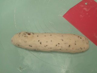 10、红枣面包,自上而下卷起