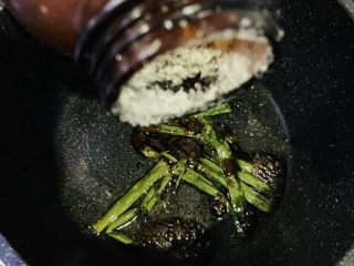 14、葱油鲈鱼,加白糖；