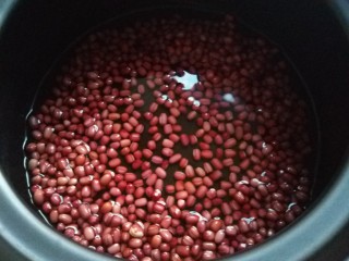 4、红枣黑米粥,我晚上泡的，早上起来开火。