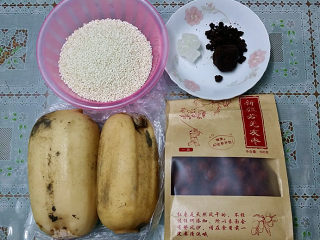 1、#为家乡菜爆灯#红枣糯米藕,准备好所有食材
